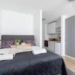 Elegant Pet-Friendly Studio In Krakow By Noclegi Renters