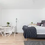 Elegant Pet-Friendly Studio In Krakow By Noclegi Renters